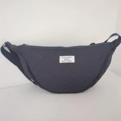 ラウンドショルダーバッグ　ネイビー　キルティング