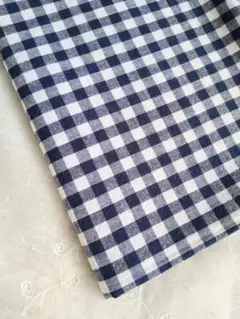 ネイビーとホワイトのギンガムチェック生地