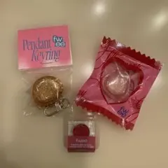 fwee ペンダントキーホルダーとリップグロスセット