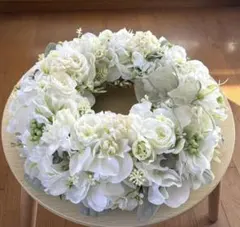 ふっくらふんわりスイトピーとローズのホワイトグリーンフラワーリース (35cm)