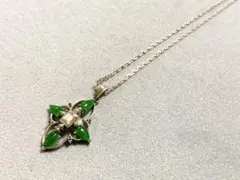 ネックレス　翡翠？