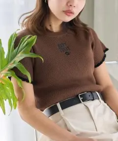 MARYQUANT×PUBLUX 胸刺繍配色 ニットトップス 限定展開 ブラウンのサムネイル