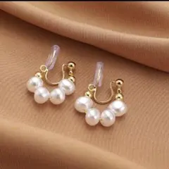 【大人気】韓国風 パールイヤリング ゴールド×ホワイト 揺れる　結婚式　お呼ばれ