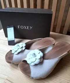 FOXEY カメリア付き サンダルのサムネイル