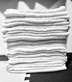 フェイスタオル　ウエス　白色ＡB級400枚⚫薄め ◯折畳まず、広げて、数十枚を折 フェイスタオル ウエス 白色AB級100枚⚫薄め ◯折畳まず、広げて、数