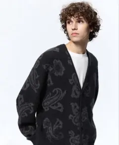 【新品】ブラッシーニットVネックカーディガン（ペイズリー）Mサイズ