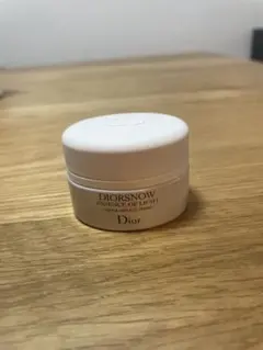 DIOR スノーエッセンスオブライト　15ml