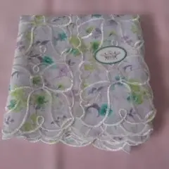TOCCA フラワー柄刺繍ハンカチ　大判　【値下げ】