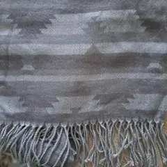 幾何学模様 グレー ストール フリンジ付き