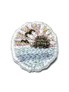新しい始まり “夜明けの空” カモメと海のビーズ刺繍ブローチ ハンドメイド