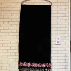 ❤️未使用❤️綺麗な花柄　黒ストール フリンジ付き　マフラー