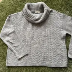 グレー ニット