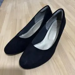 黒 スエード ポインテッドトゥパンプス 中ヒール