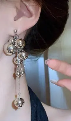 球体メタルロングピアス