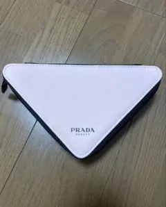 値下げしました PRADABEAUTY トライアングルポーチ プラダ ノベルティ