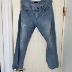 ユニクロ　ライトブルーダメージ加工リペアデニムパンツ　サイズ33インチ
