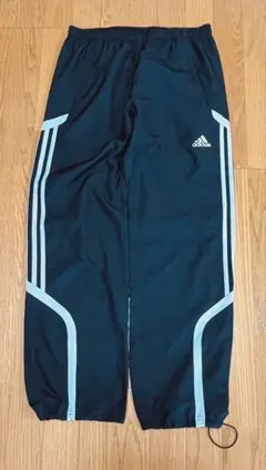 adidas ブラックパンツ サイドストライプ