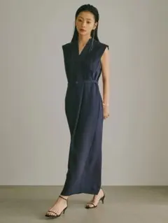 anuans トリアセテートスキッパーネックワンピース