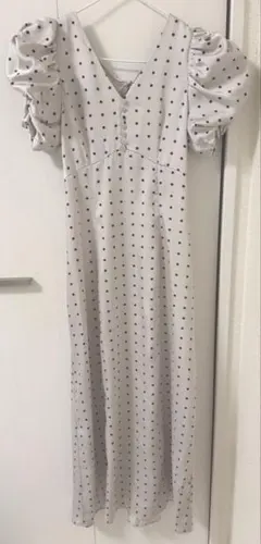 Sustainaギャザーパフスリーブドットワンピース