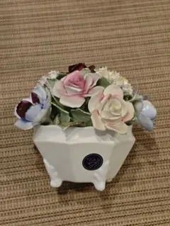 Royal Doulton 陶器 花の置物のサムネイル