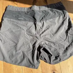 Columbia ダークグレー ショートパンツ