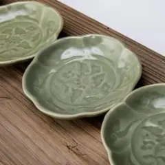 ◆201◆　三田青磁　輪花　小皿　時代　骨董　和食器 ◇201◇ 三田青磁 輪花 小皿 時代 骨董 和食器 ◇201◇ 三田