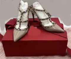 VALENTINO GARAVANI ロックスタッズ パンプス ベージュのサムネイル