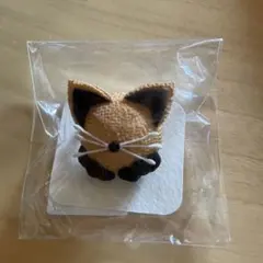 ブローチ　猫