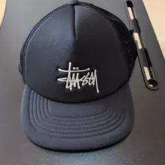 STUSSY　メッシュキャップ　黒色のサムネイル