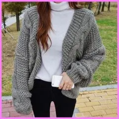 新品未使用  セール中❣️   人気のざっくり編みケーブルニット