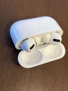 iPhoneワイヤレスイヤホン　AirPods本体 ホワイト 充電ケース付き