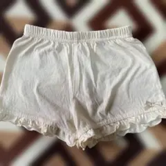 クリーム色 フリル付きパンツ　綿100% ショートパンツ