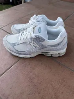 New Balance 2002rスニーカー ホワイト/グレー