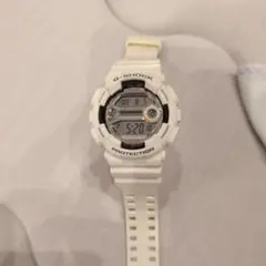 CASIO G-SHOCK GD-110 ホワイト デジタル腕時計のサムネイル