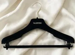 ♢832♢VALENTINO ハンガー 4本セット - メルカリ