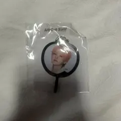 TREASURE カプセルトイ ミニうちわキーホルダー ヨシ