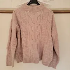 ケーブル編みビーズ付きピンクニット