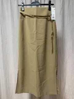 ベージュ サイドスリット タイトスカート【ナノユニバース】