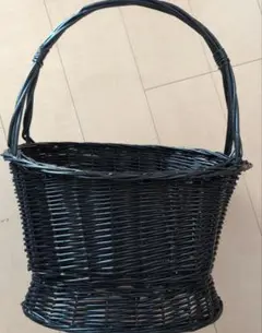 黒い楕円形バスケット