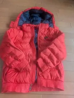 NIKE 赤 フード付き ダウンコート　XS 120〜130cm