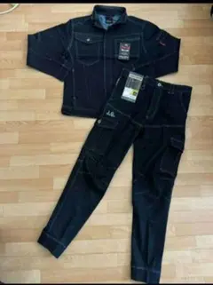 Item thumbnail for item c5b634ec-a2a5-48a7-938e-0261ef553e3c