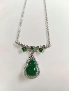 翡翠ネックレス 透かし細工が映える上品デザイン - メルカリ