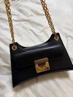 CHARLES & KEITHブラック ショルダーバッグ フラップバッグ