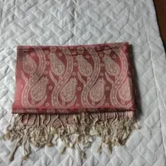 ペイズリー柄の大判ストール　７０x１７５cm