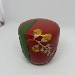 赤い漆器 菓子器 花と葉のデザイン