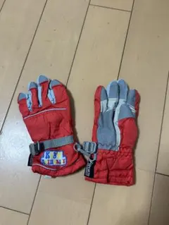 子ども用スキー手袋とウェアセット