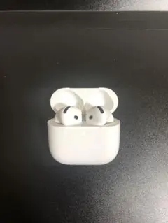 【おまけ付き】【ノイキャン付き】【極美品】【AirPods4 充電器付き
