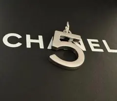 CHANEL チャームNo.5 ホリデー ノベルティ　シルバー