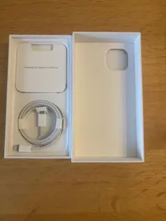 Apple iPhone 14 ケース（空箱）+ 充電ケーブル