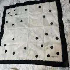 renoma　黒ドット柄　ハンカチ すぐ乾く　お弁当袋にも　水玉　白黒のサムネイル